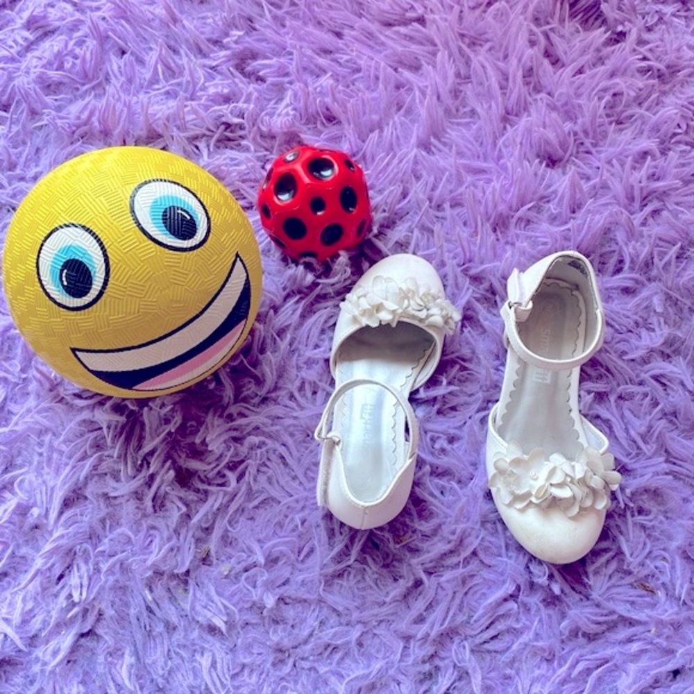 Smart Fit White Flower Pearl Dress Shoe - Picture 1 of 2